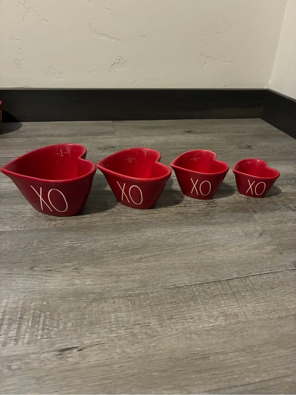 Rae Dunn XO measuring cups